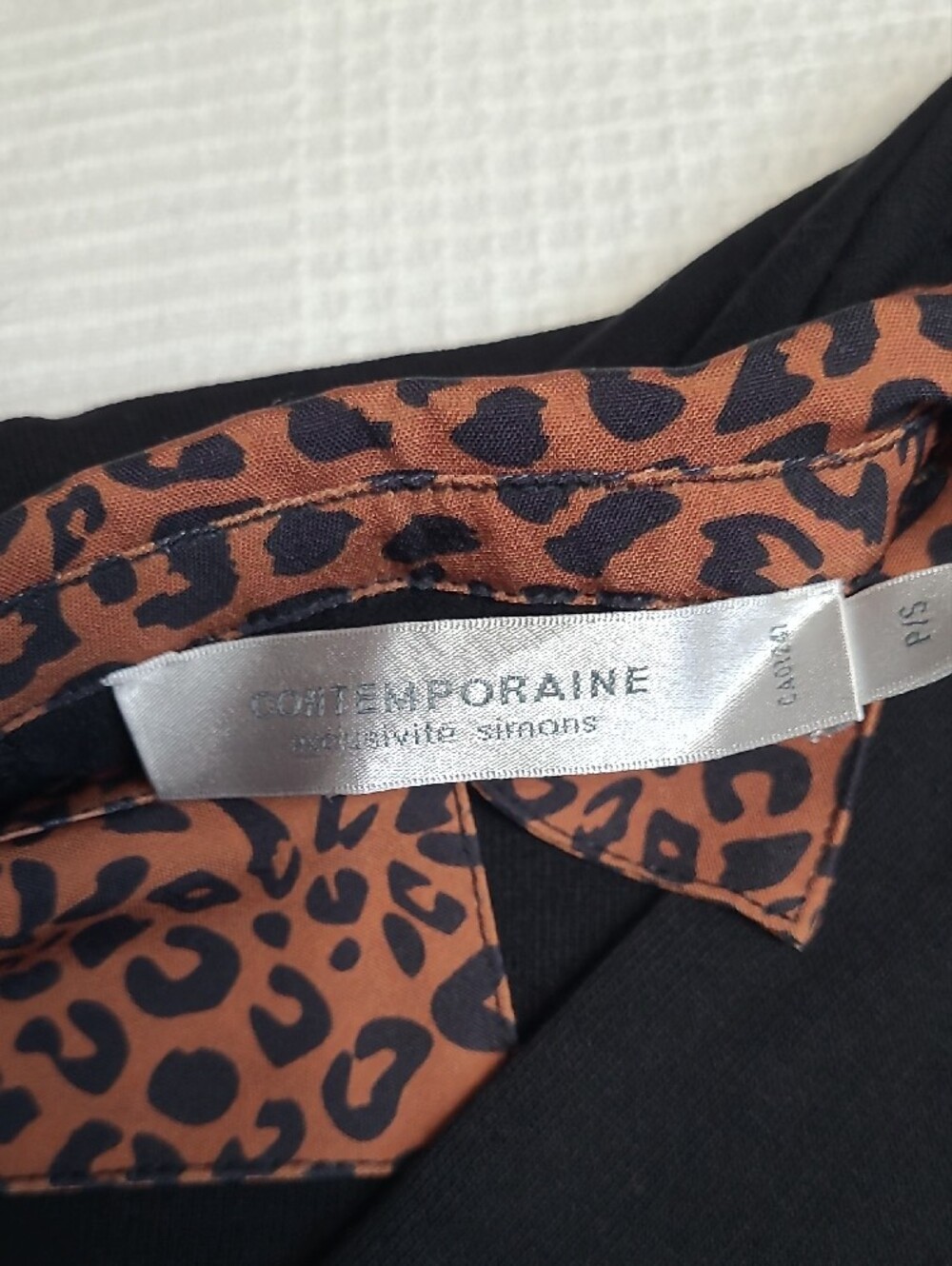 🍂 Simons Black Long Sleeve Top w/ Leopard Print Collar and Cuffs S fits M - Picture 2 of 11